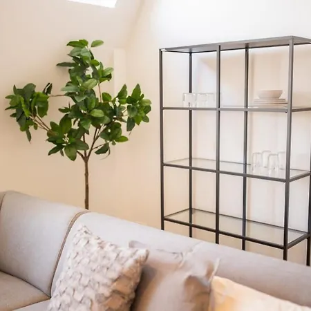 Grandly 3 Bedroom Serviced 83m2 -nb306g- * Rotterdam