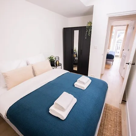 Grandly 3 Bedroom Serviced 83m2 -nb306g- Holiday home Rotterdam