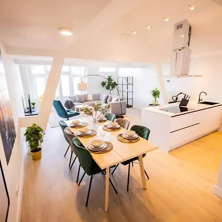 Grandly 3 Bedroom Serviced 83m2 -nb306g- Holiday home *