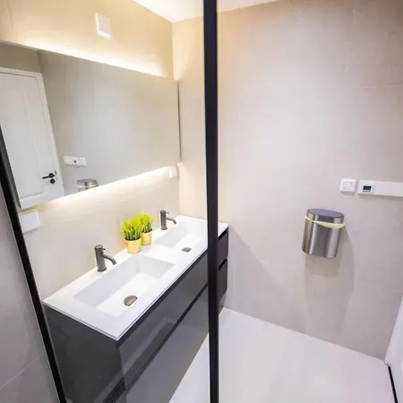 Holiday home Grandly 3 Bedroom Serviced 83m2 -nb306g- Rotterdam